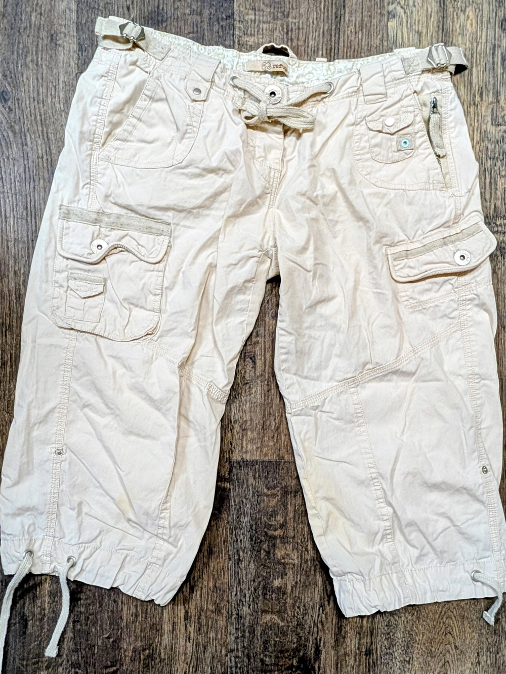 Classic Y2K Woman's Lightweight Cargo Capri Shorts